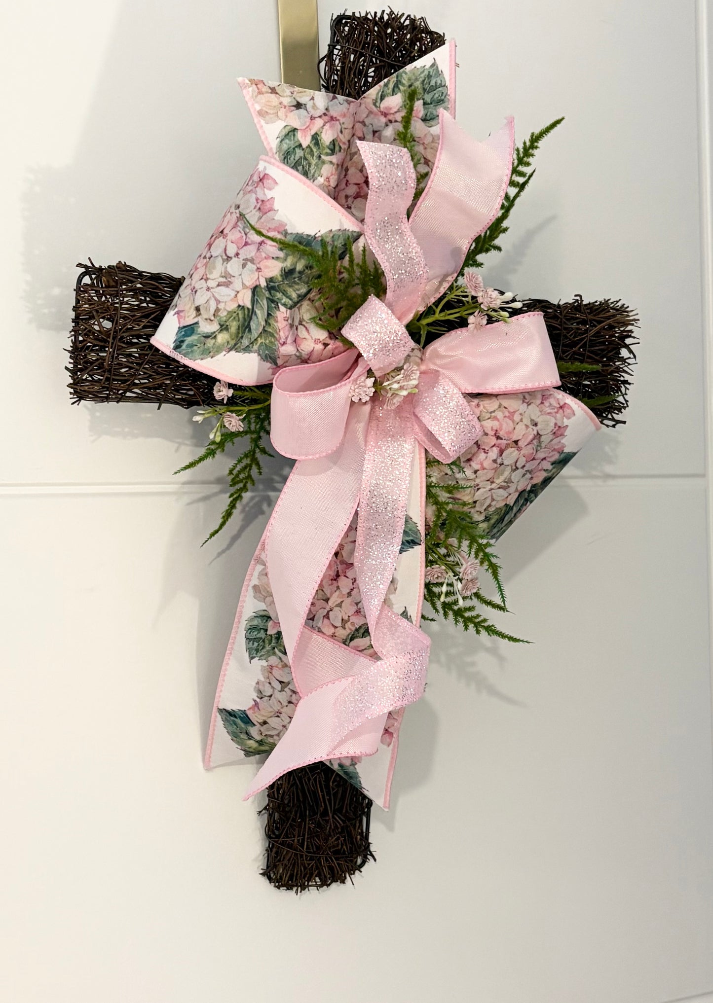 001 Grapevine cross in pinks