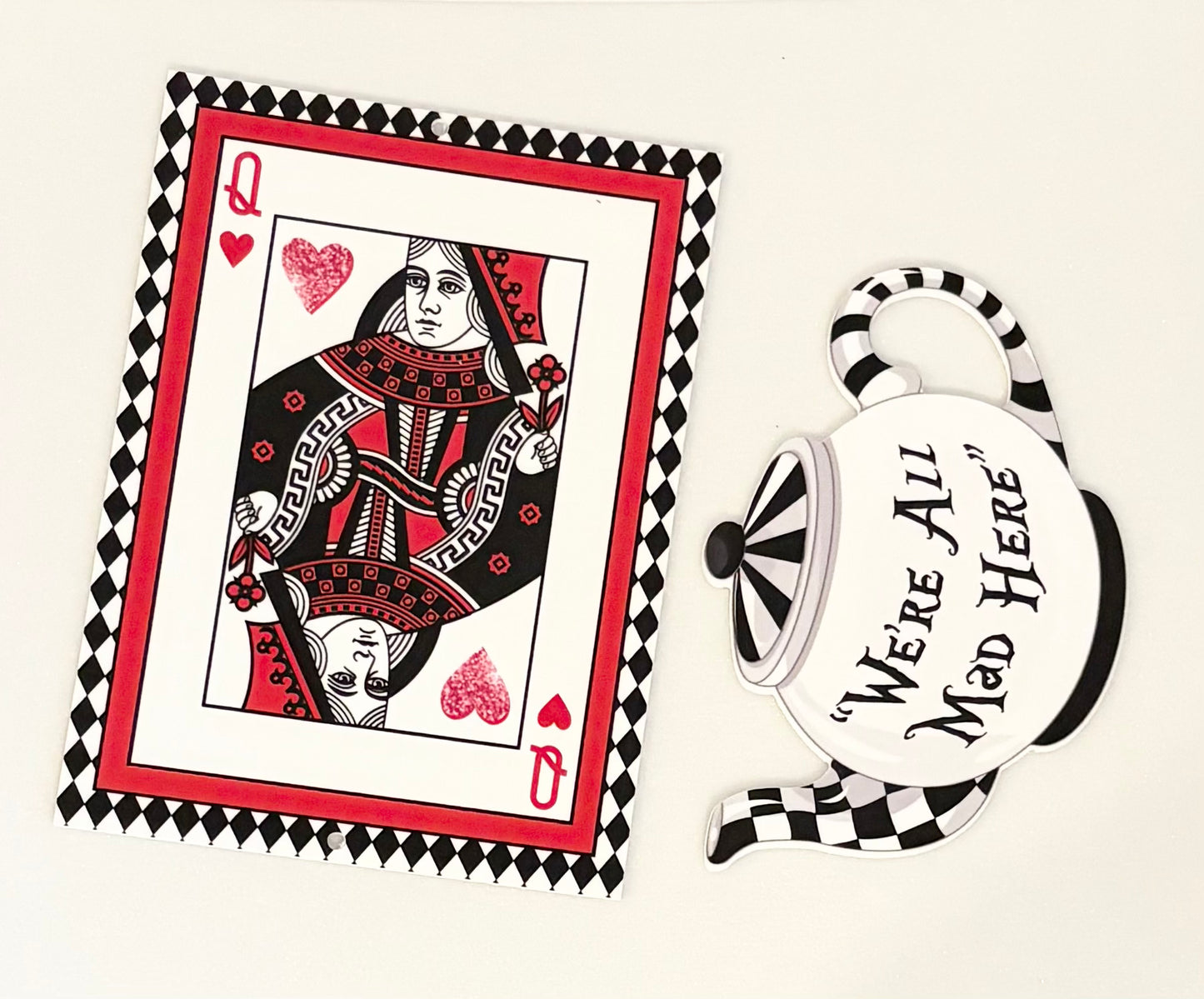 002 Queen of hearts clock attachment set with 2 signs