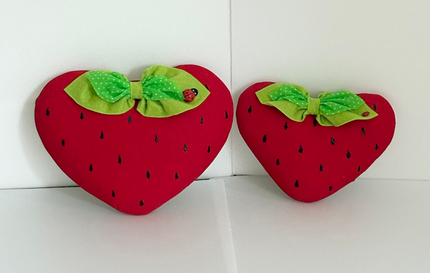 Strawberry attachment and sign set