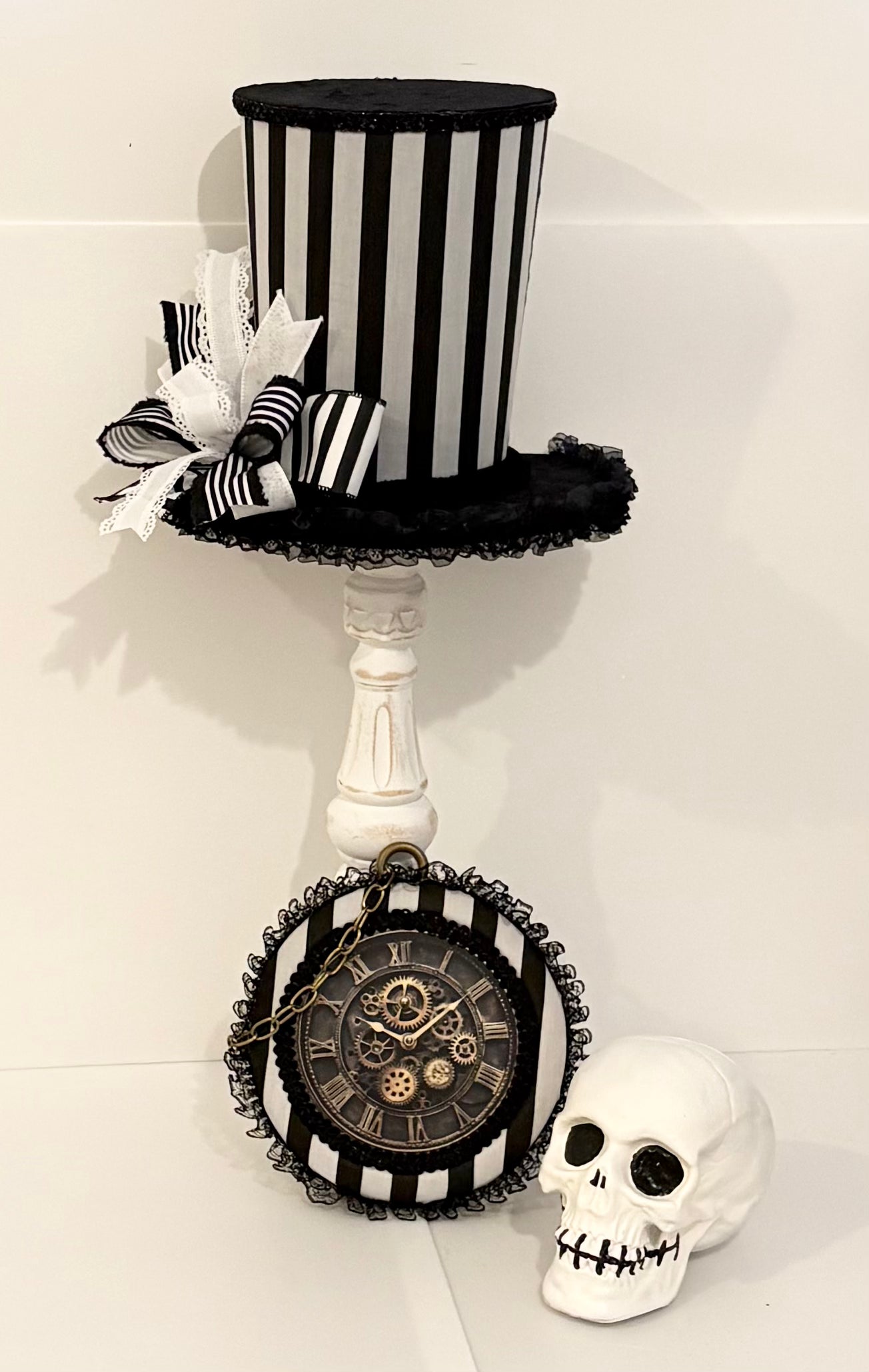 Black and white skull set