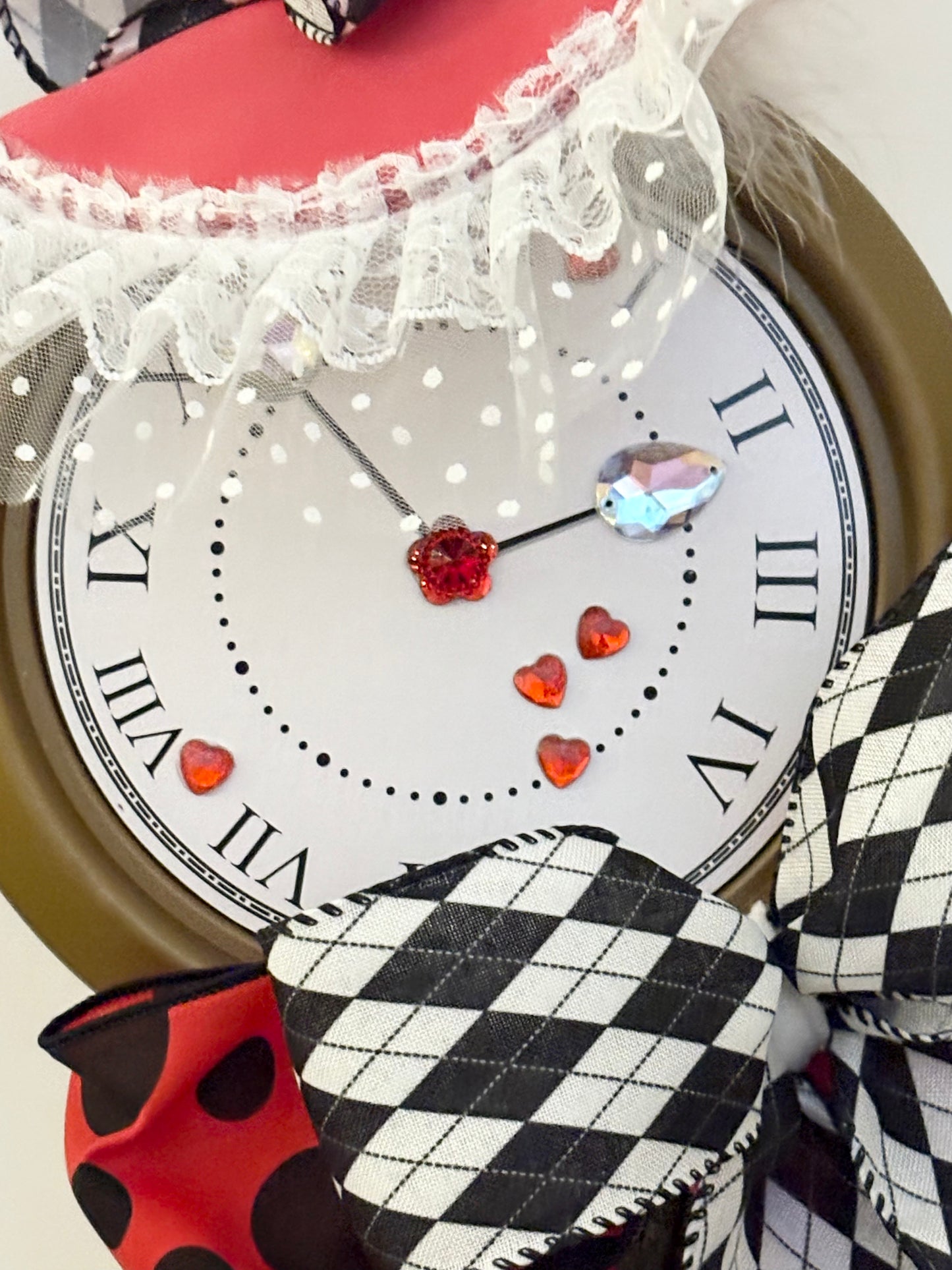 004 Queen of hearts clock attachment with 2 signs