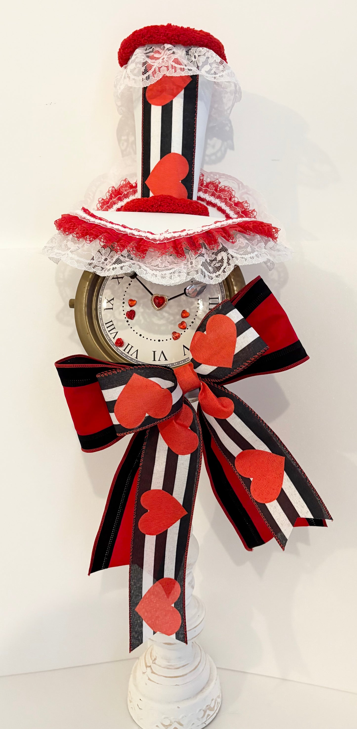 001 Queen of Hearts, Alice in wonderland clock attachment set