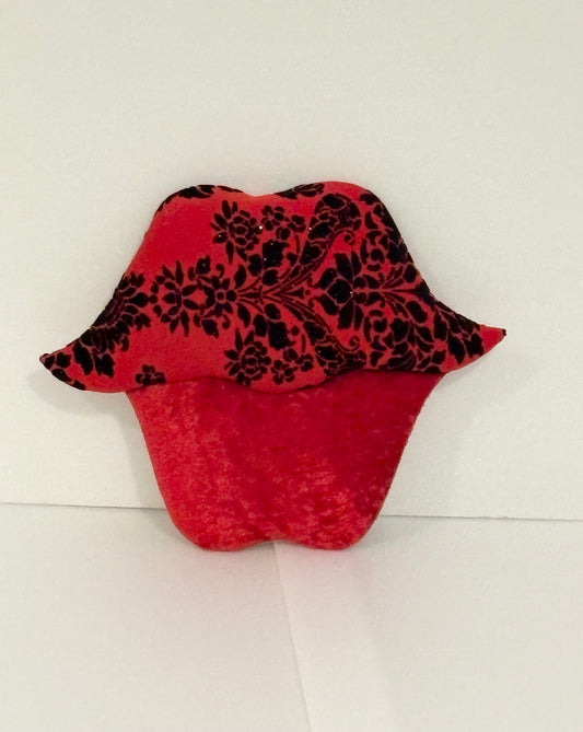 Lips attachment red and black