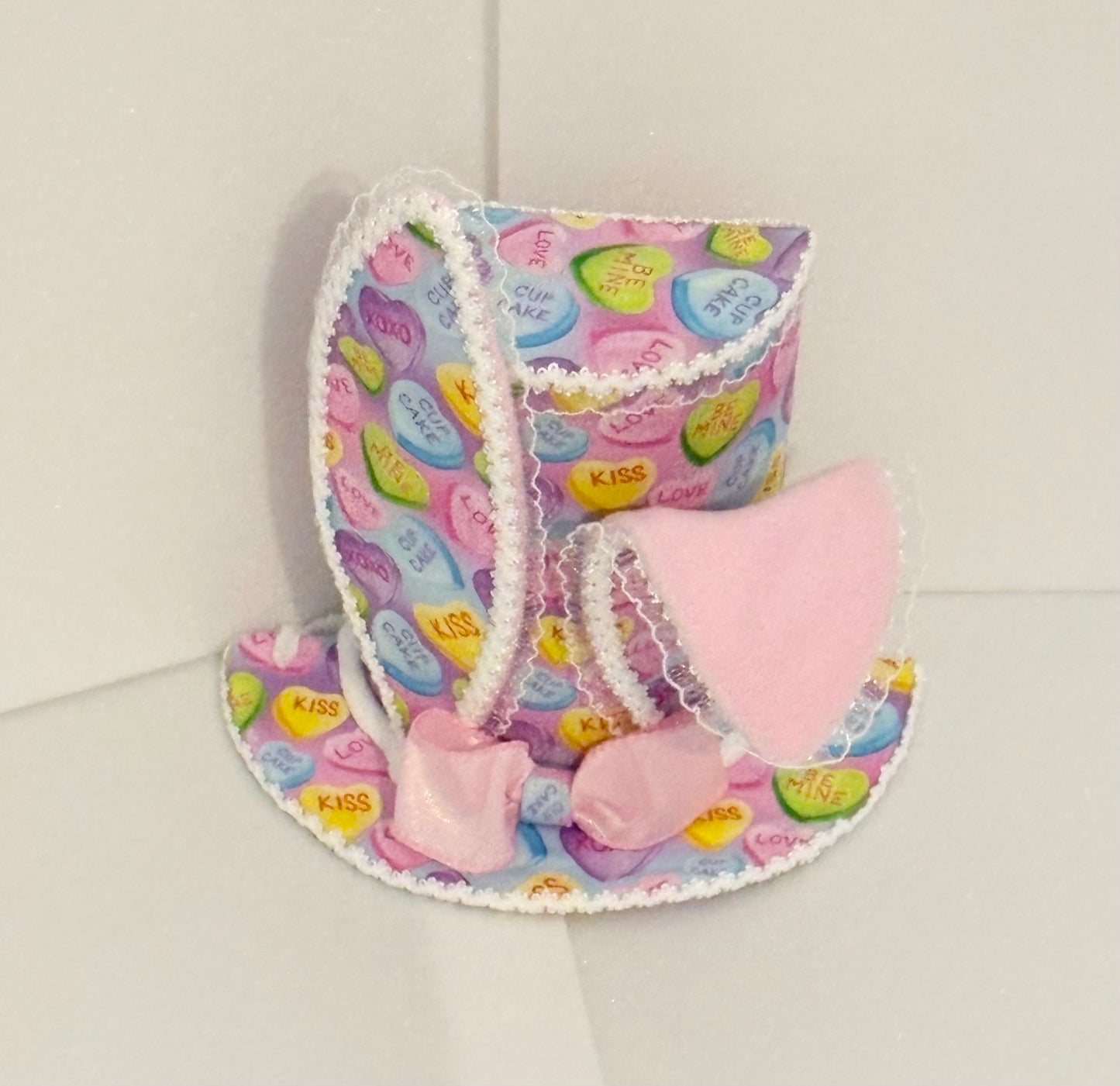 005 Bailey Set, Daisies bunny butt, top hat with ears and two carrots, Easter, Spring, decoration, wreath attachment