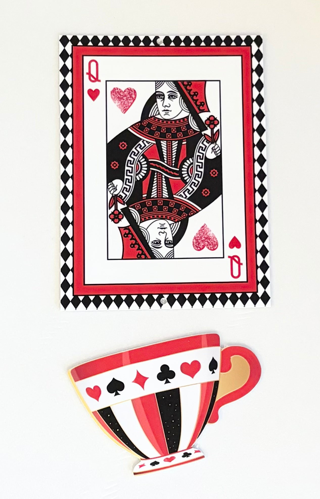 001 Queen of Hearts, Alice in wonderland clock attachment set