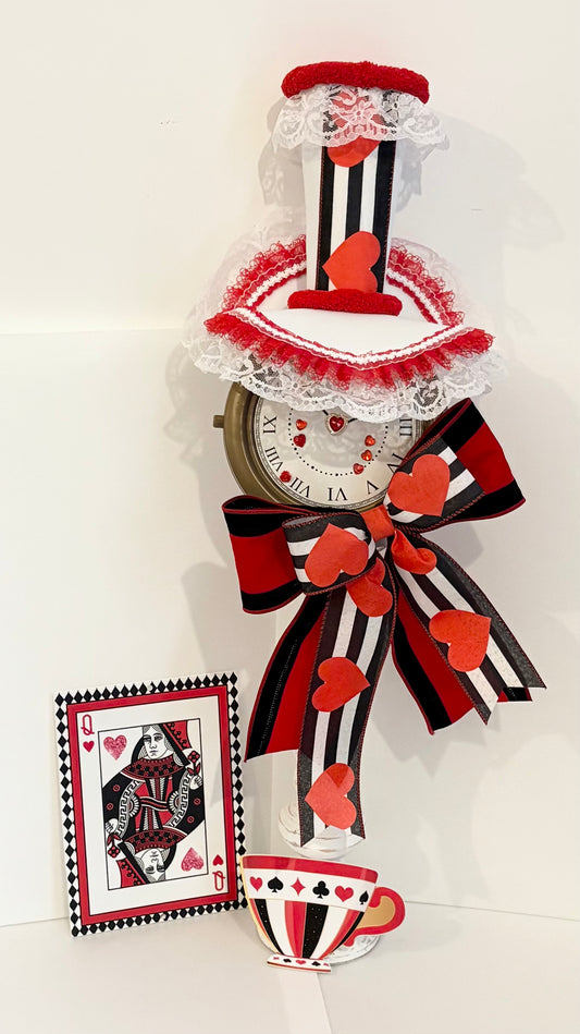 001 Queen of Hearts, Alice in wonderland clock attachment set
