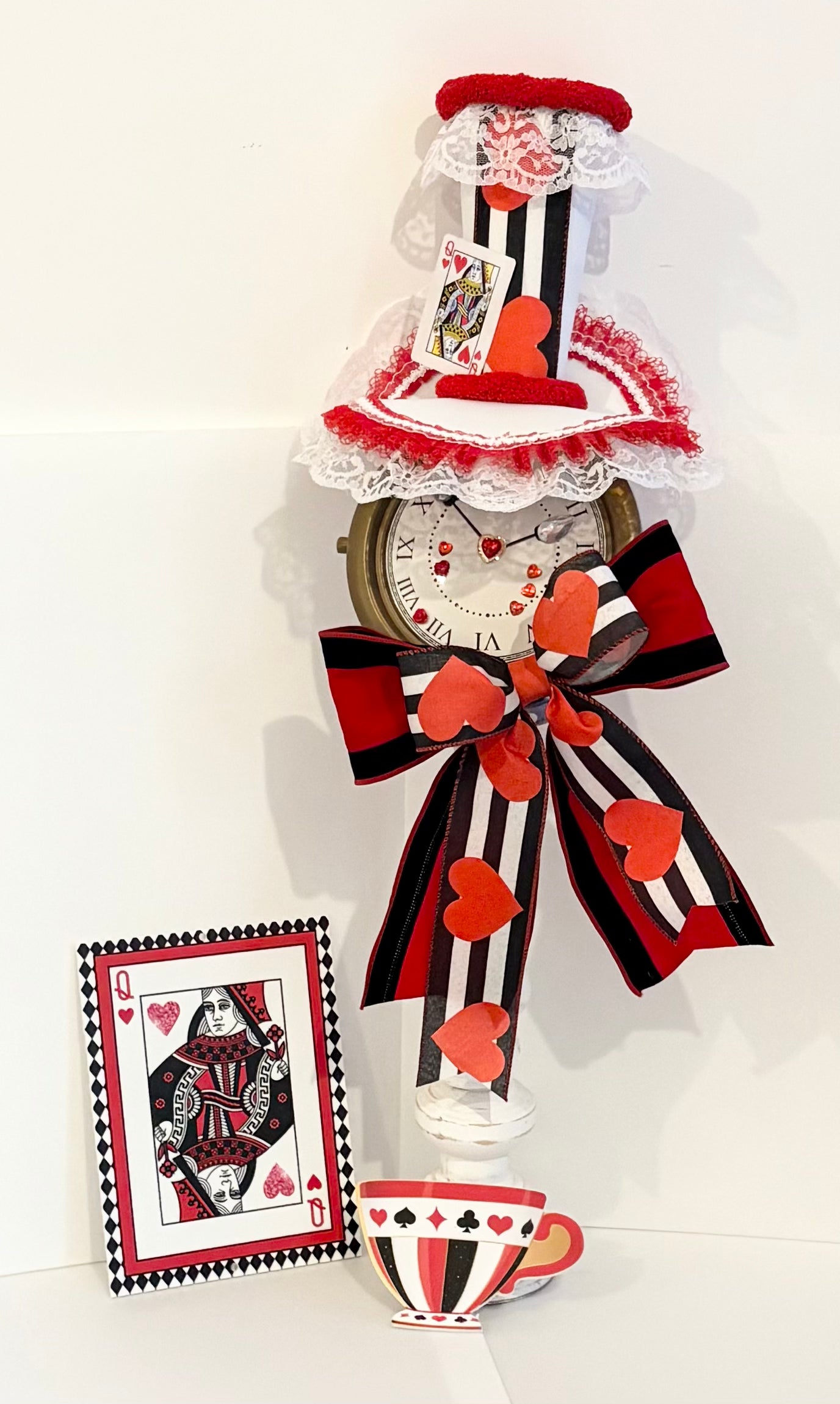 001 Queen of Hearts, Alice in wonderland clock attachment set