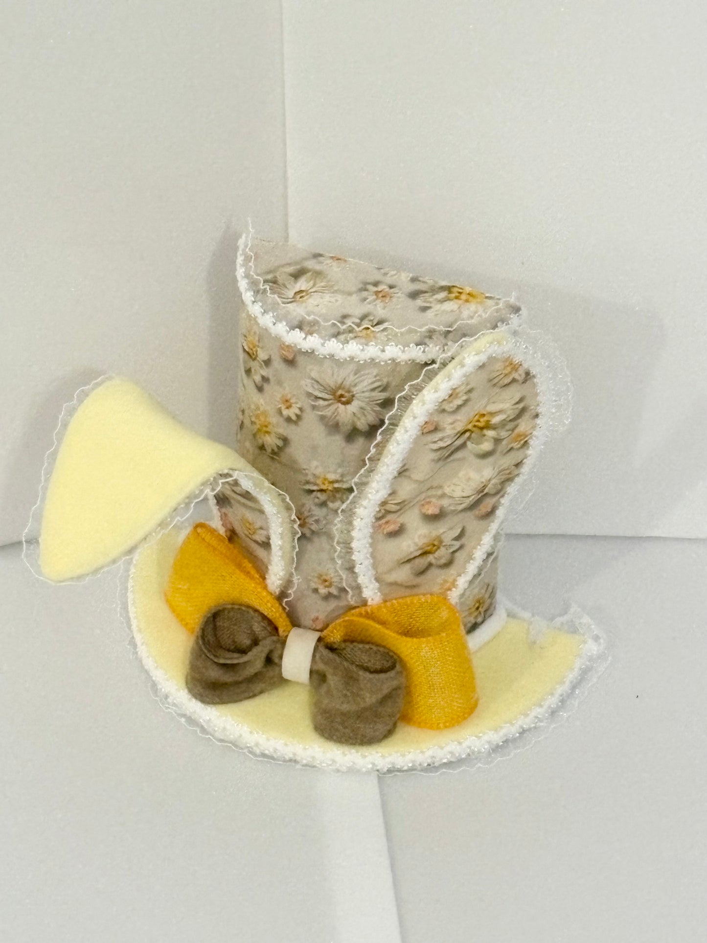 003 Bailey Set, Daisies bunny butt, top hat with ears and two carrots, Easter, Spring, decoration, wreath attachment