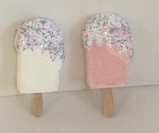15cm Fake ice cream, comes in 2 colours to choose from