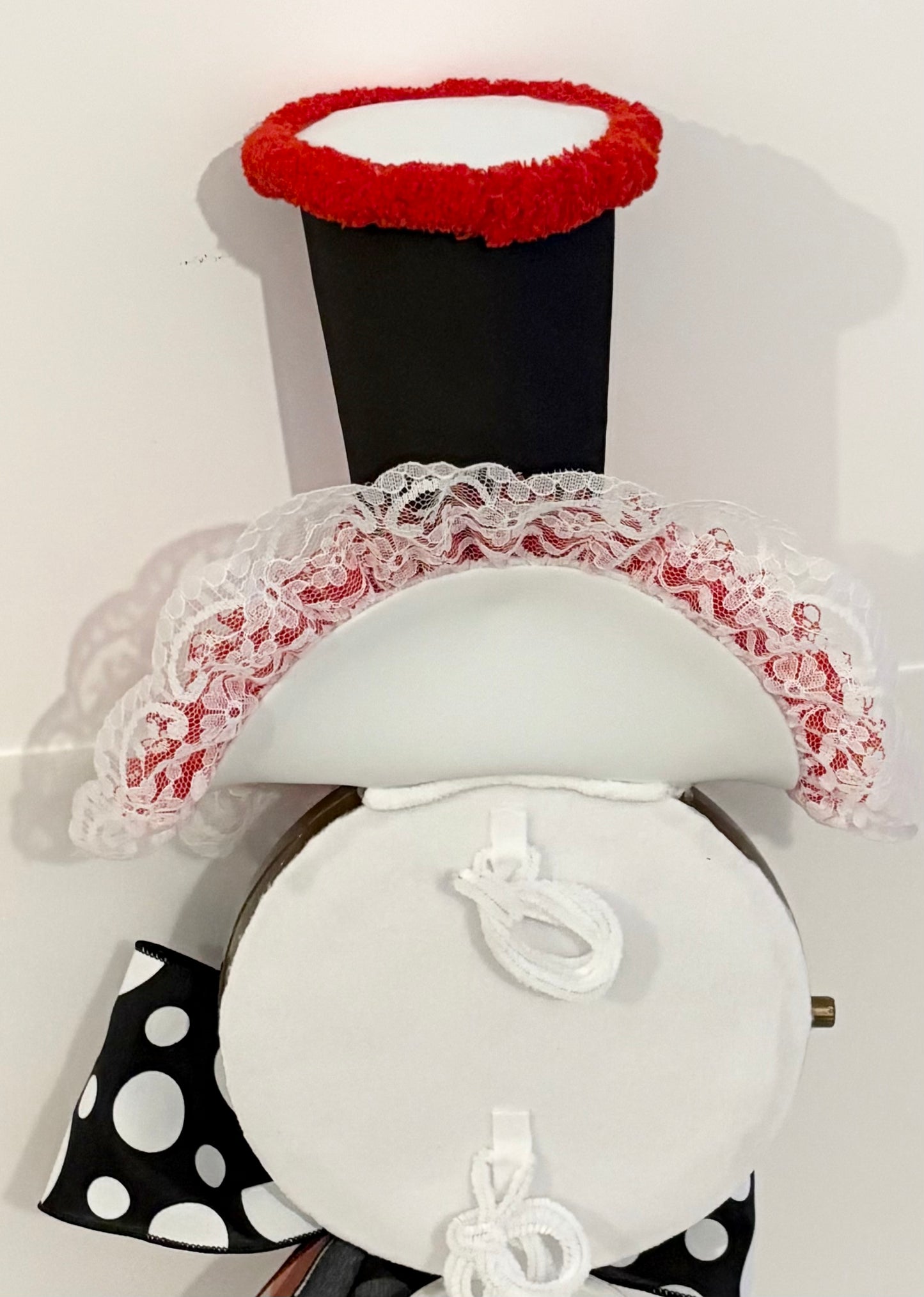 003 Queen of hearts clock attachment set with 2 signs