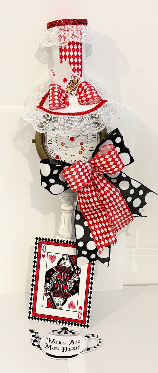 002 Queen of hearts clock attachment set with 2 signs