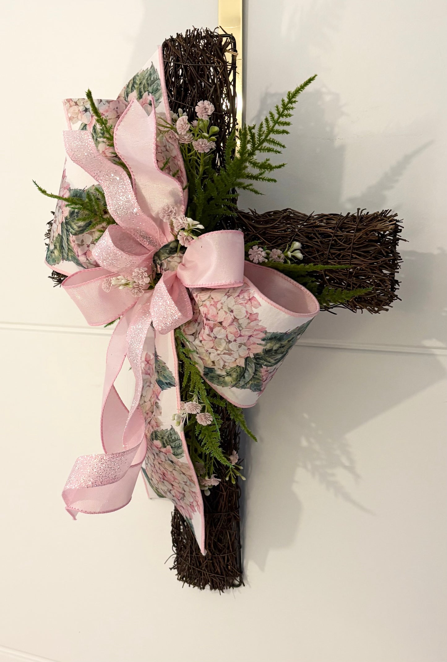 001 Grapevine cross in pinks