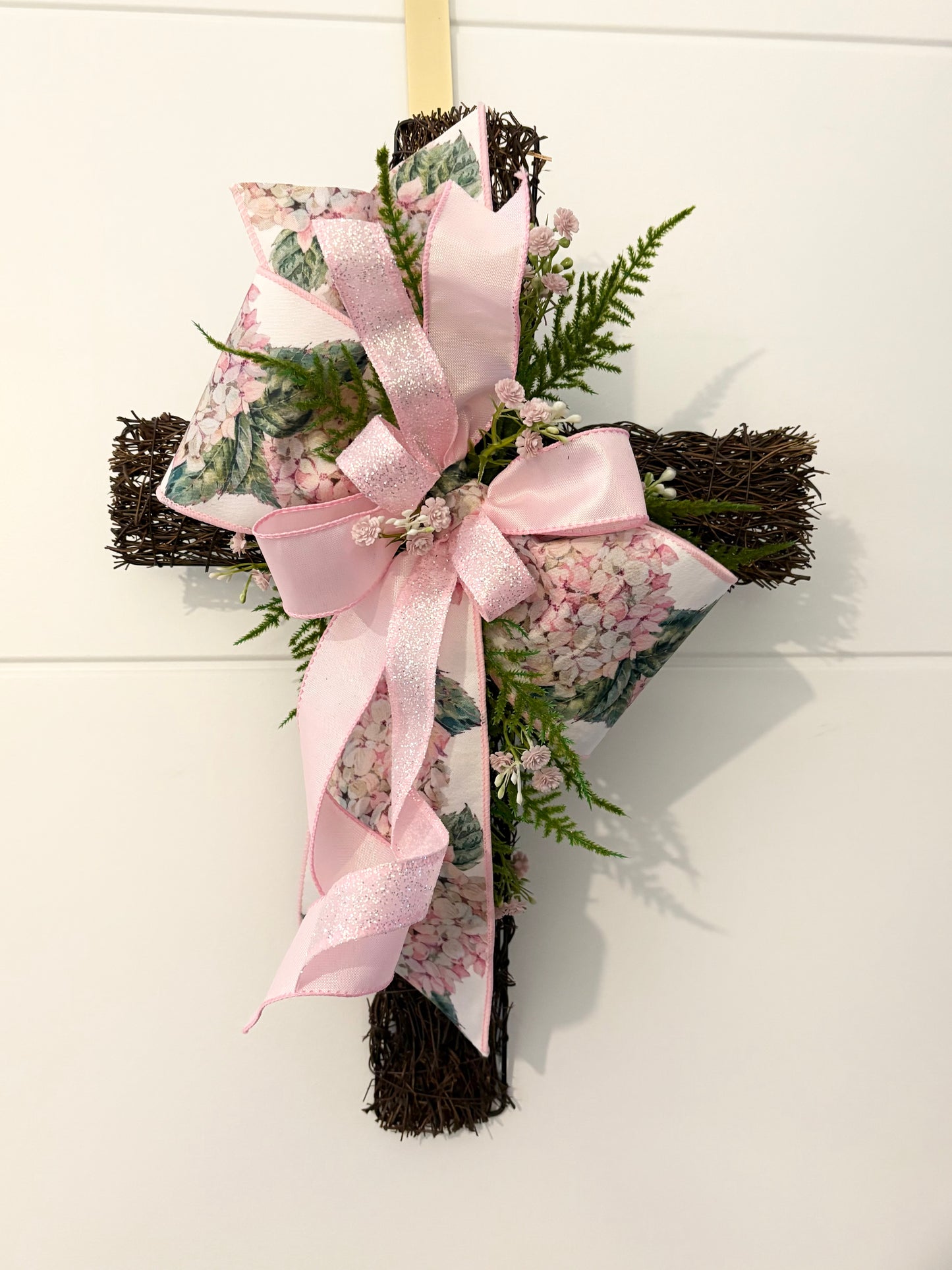 001 Grapevine cross in pinks