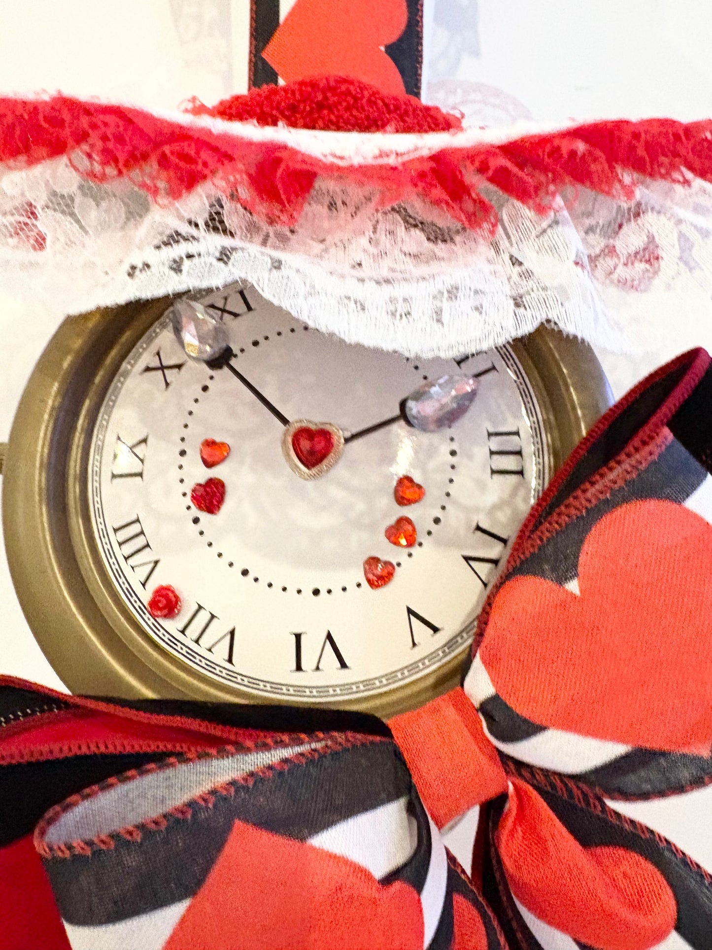 001 Queen of Hearts, Alice in wonderland clock attachment set