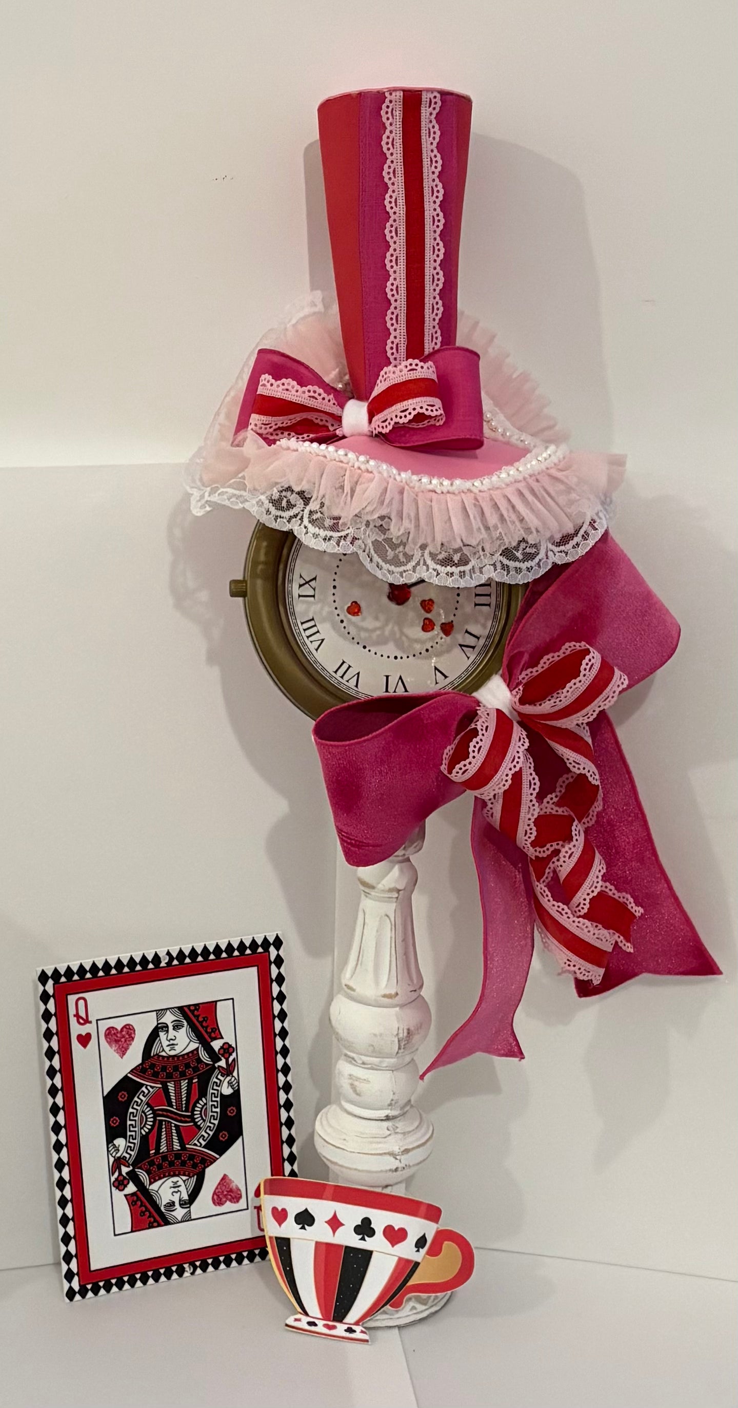 005 Queen of Hearts, Alice in wonderland clock set