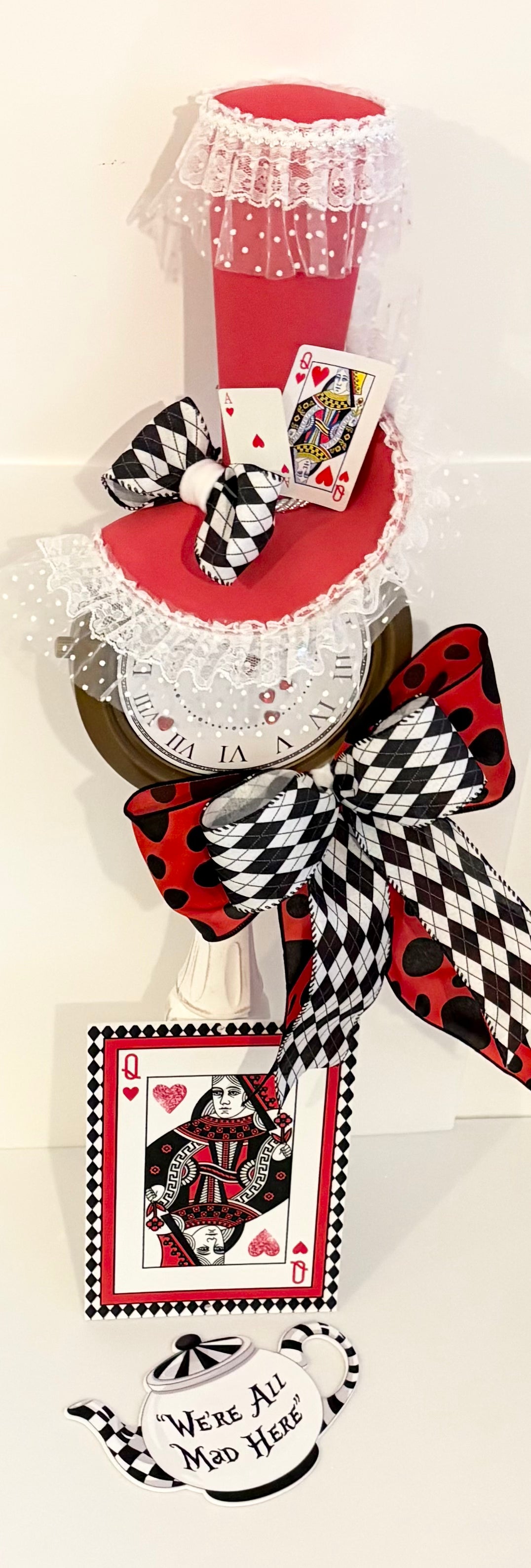 004 Queen of hearts clock attachment with 2 signs