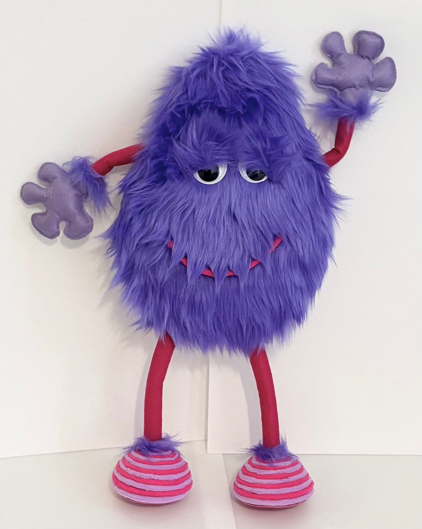 XL fluffy monster in fuchsia and purple with top hat