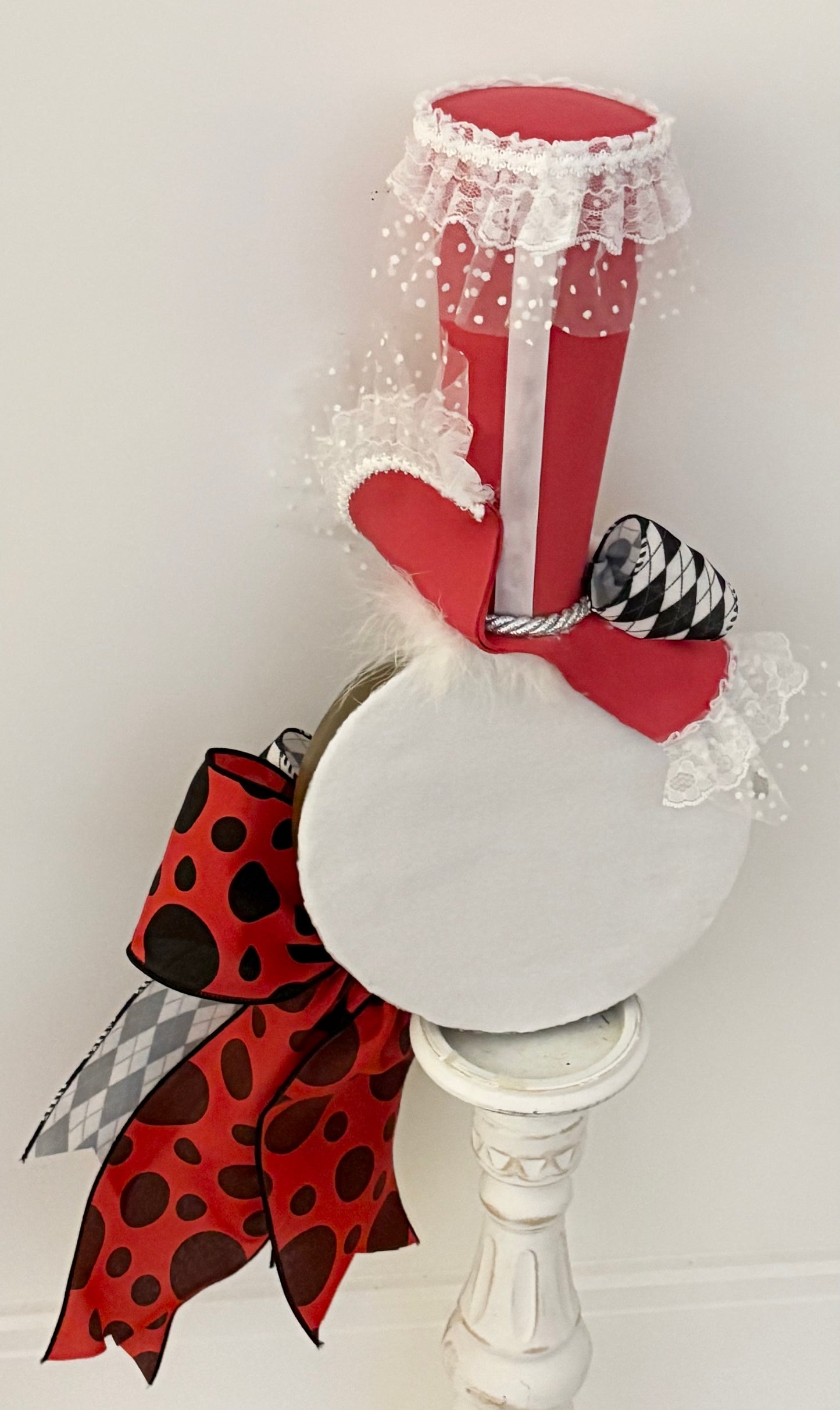 004 Queen of hearts clock attachment with 2 signs