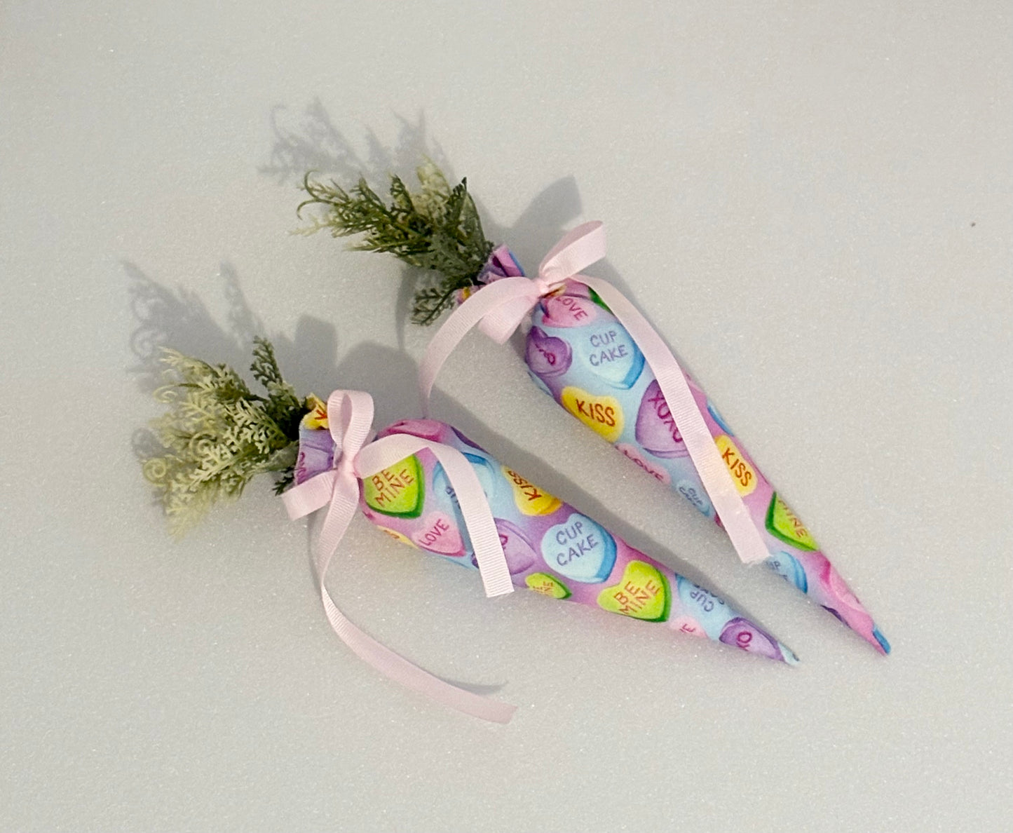 005 Bailey Set, Daisies bunny butt, top hat with ears and two carrots, Easter, Spring, decoration, wreath attachment