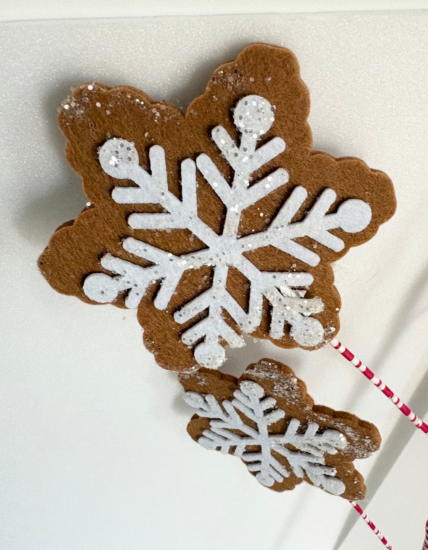 5 felt gingerbread snowflake stem