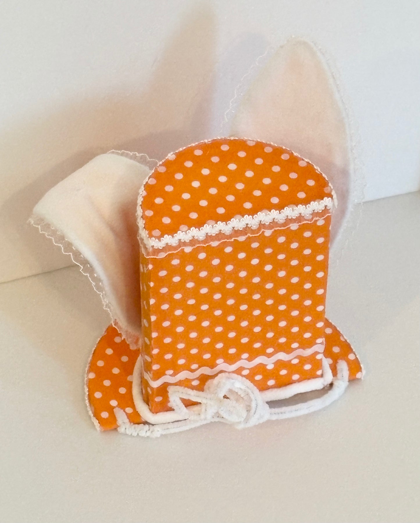 001 Bailey Set, orange bunny butt, top hat with ears and two carrots, Easter, Spring, decoration, wreath attachment