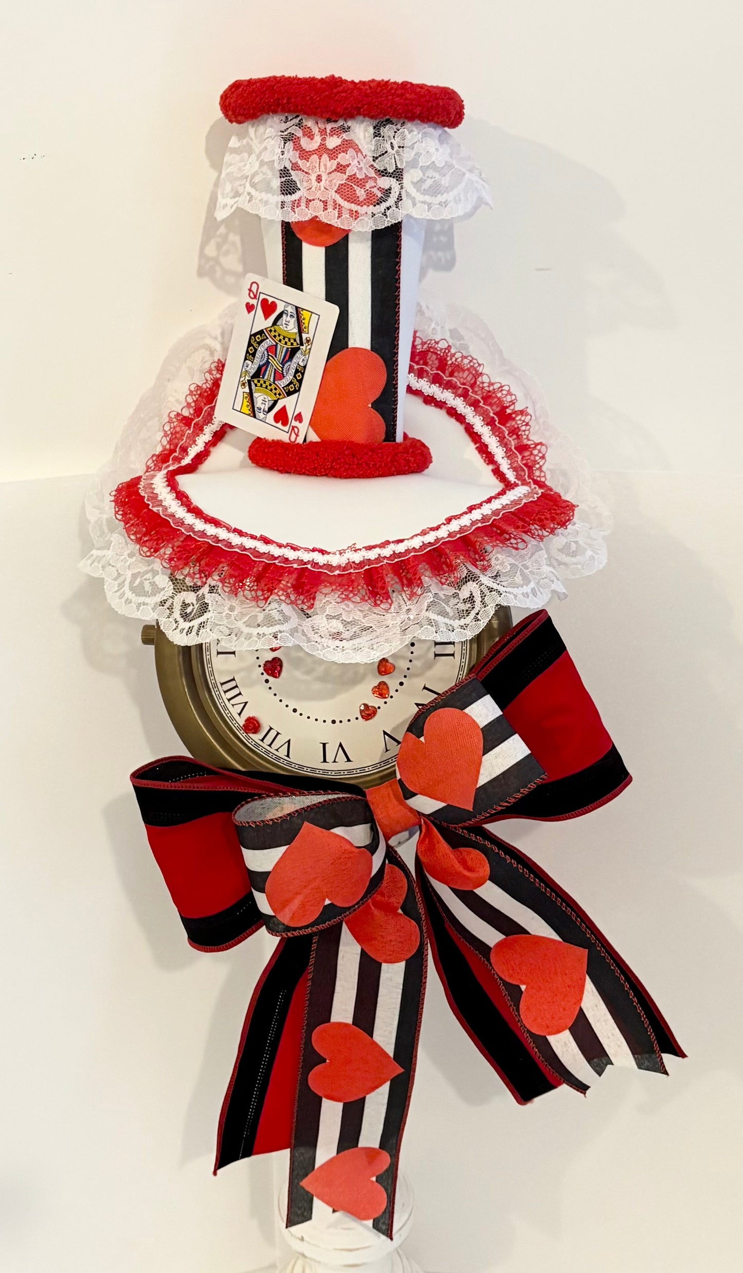 001 Queen of Hearts, Alice in wonderland clock attachment set