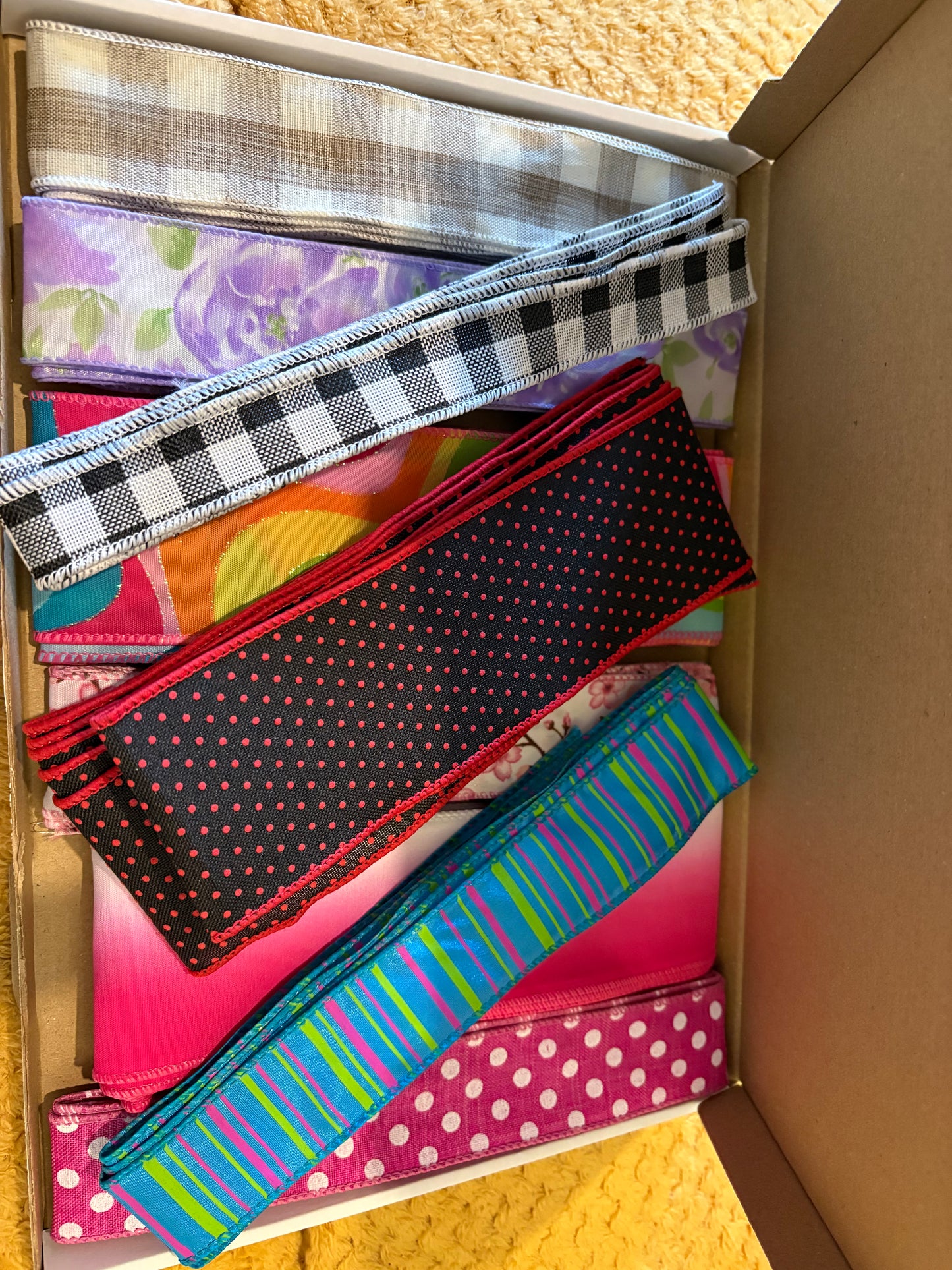 Mystery ribbon boxes 30 meters of ribbons