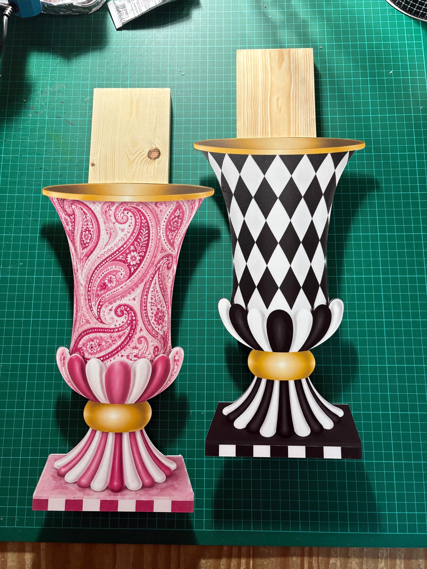 Vase plaque set